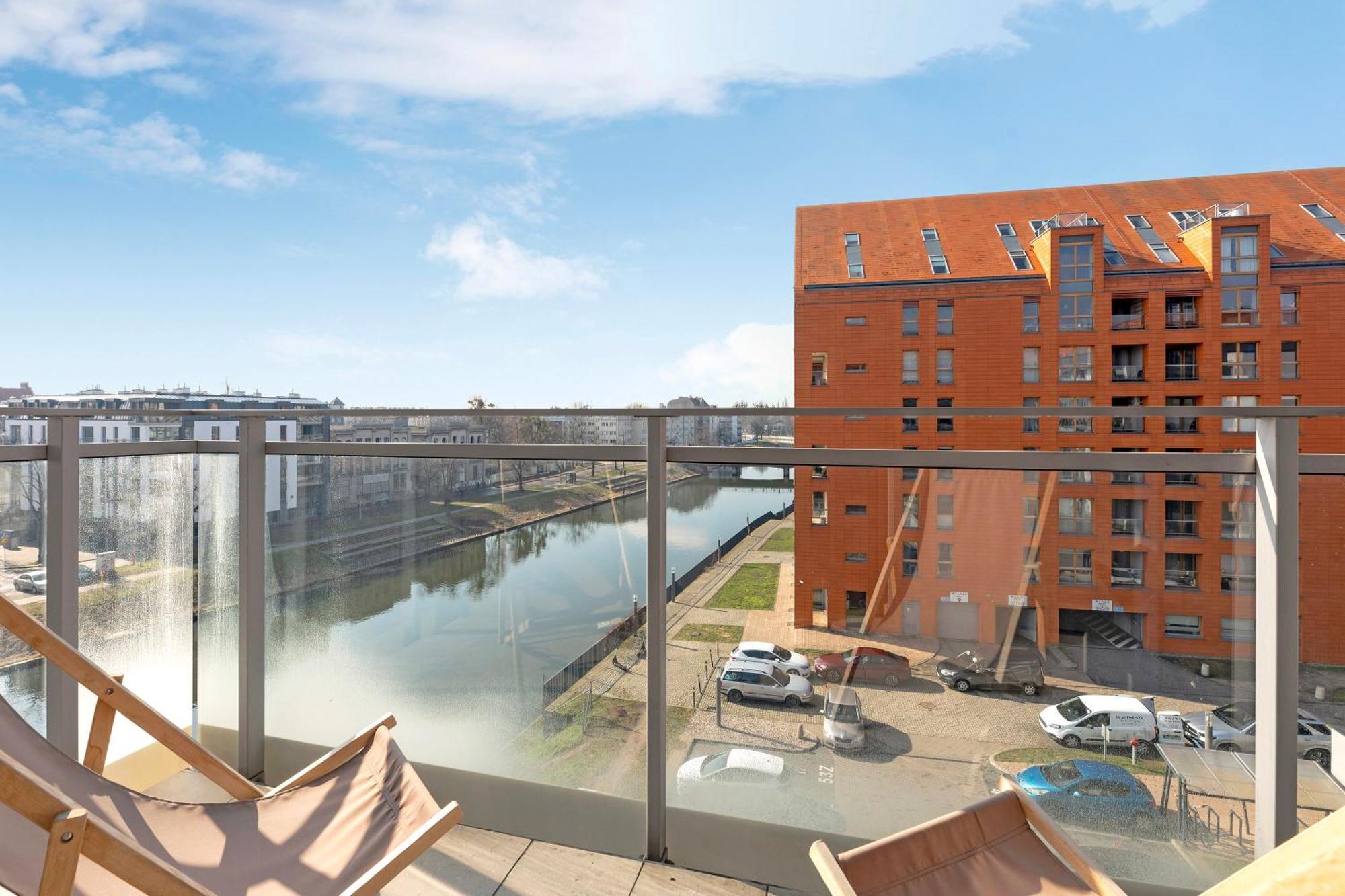Apartament Aura - Riverside & Parking By Downtown