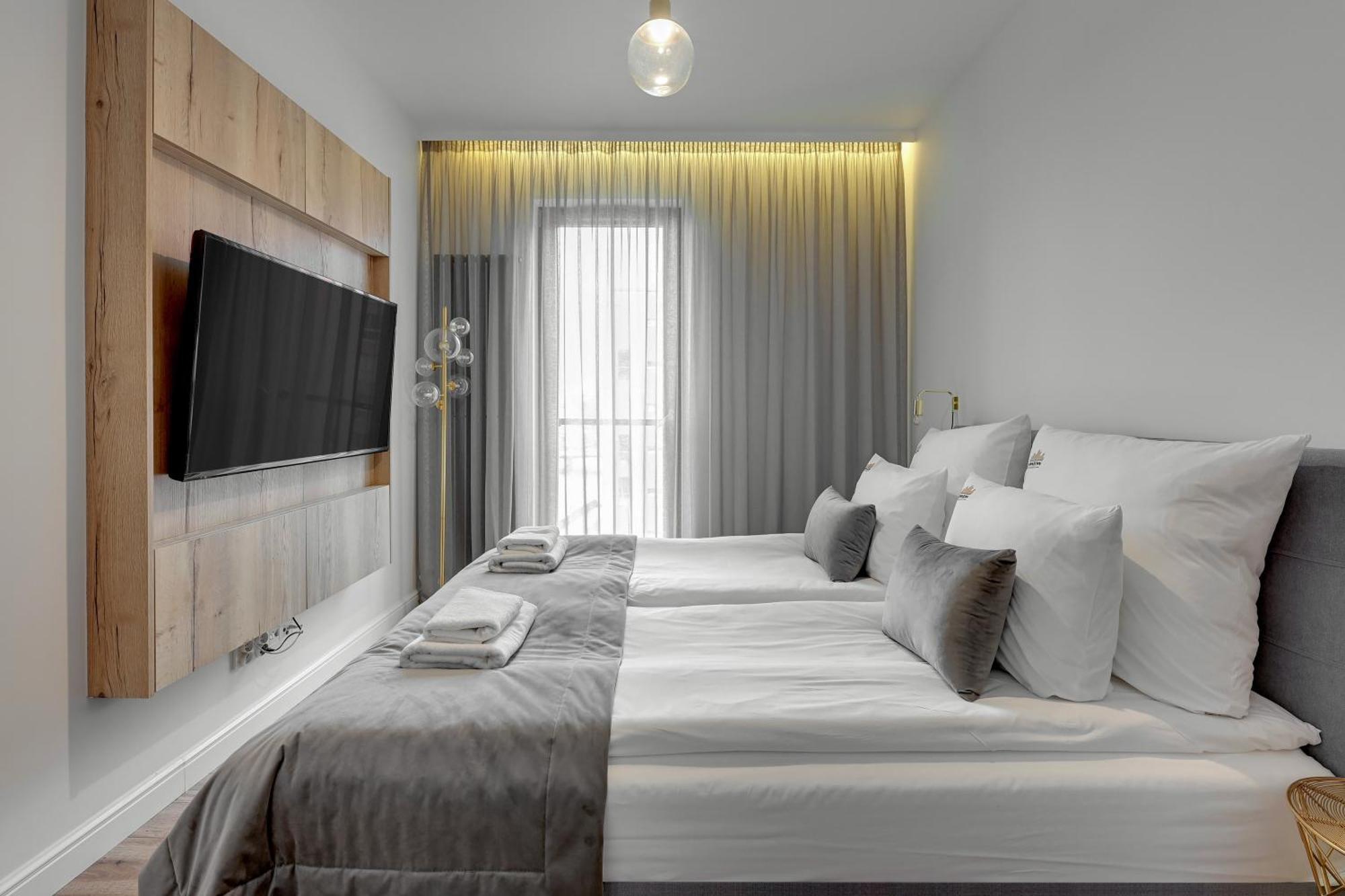 Aura - Riverside & Parking By Downtown Apartment *