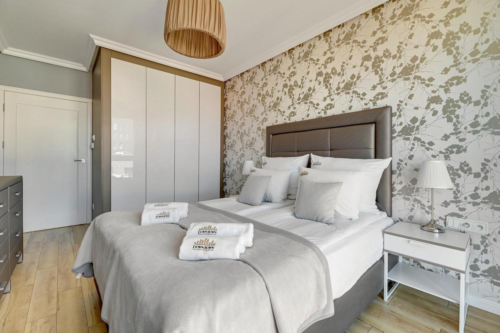Aura - Riverside & Parking By Downtown Apartment